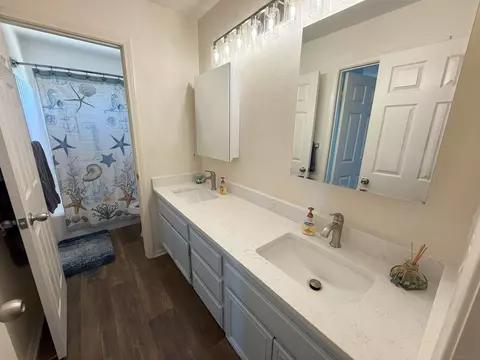 Bath - 10146 Lauren Way, Santee, CA 92071 photo 5 of 6