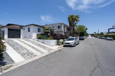 5520 Riley St, San Diego, CA 92110