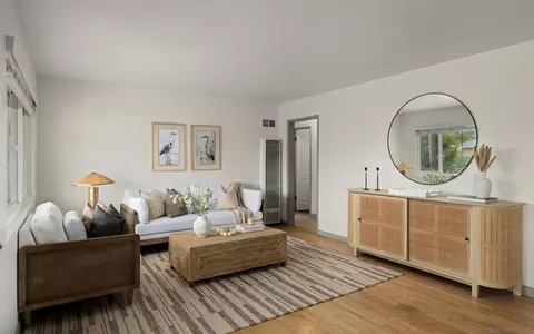 Living - 1004 California St, Oceanside, CA 92054 photo 2 of 5