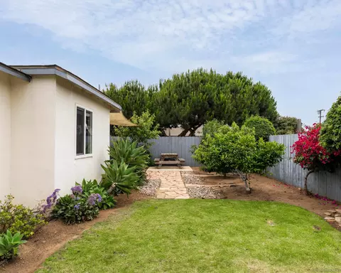 Exterior - 1004 California St, Oceanside, CA 92054 photo 2 of 5
