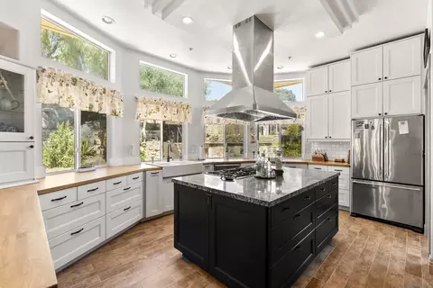 Kitchen - 10505 Valle Vista Rd, Lakeside, CA 92040 photo 1 of 5
