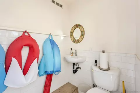 Bath - 10505 Valle Vista Rd, Lakeside, CA 92040 photo 8 of 8