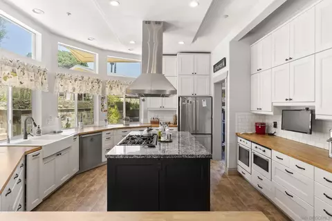 Kitchen - 10505 Valle Vista Rd, Lakeside, CA 92040 photo 2 of 5