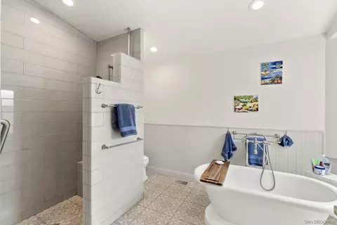 Bath - 10505 Valle Vista Rd, Lakeside, CA 92040 photo 2 of 8