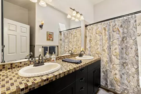 Bath - 10505 Valle Vista Rd, Lakeside, CA 92040 photo 4 of 8