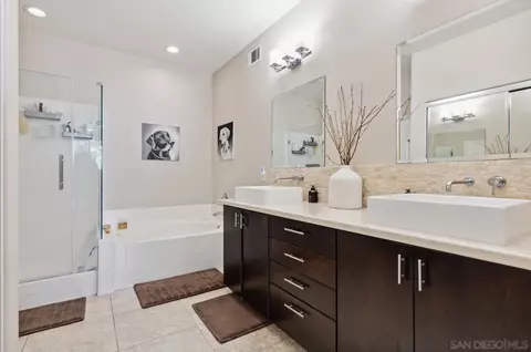 Bath - 1752 Vesper Ln, Carlsbad, CA 92011 photo 1 of 1