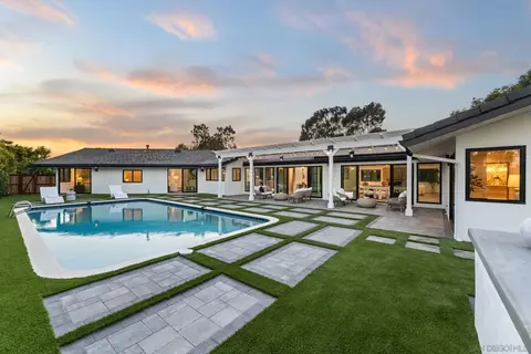 2975 Woodford Dr, La Jolla, CA 92037