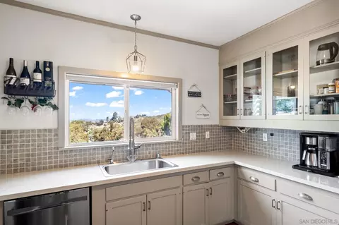 Kitchen - 14027 Jamul Dr, Jamul, CA 91935 photo 4 of 5