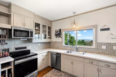 Kitchen - 14027 Jamul Dr, Jamul, CA 91935 photo 3 of 5