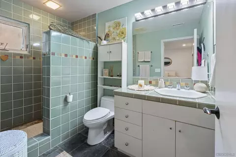 Bath - 27615 Alps Ln, Escondido, CA 92026 photo 2 of 3