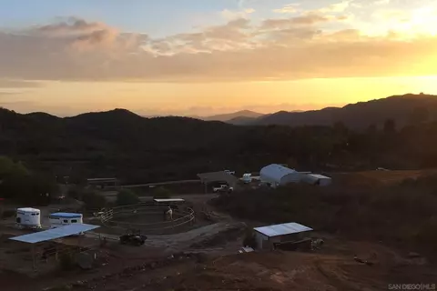 27615 Alps Ln, Escondido, CA 92026