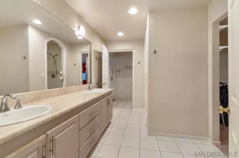 Bath - 1217 Sangamon Ave, Spring Valley, CA 91977 photo 4 of 6