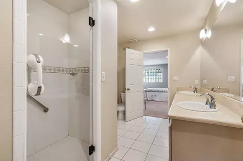 Bath - 1217 Sangamon Ave, Spring Valley, CA 91977 photo 5 of 6