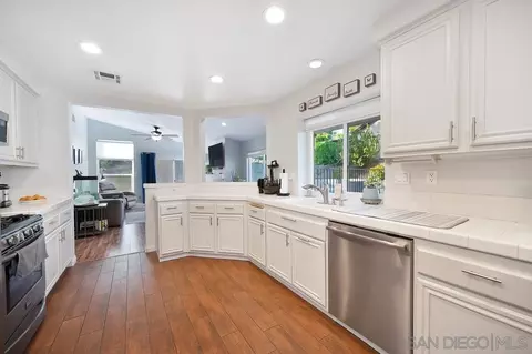 2320 Hyacinth Rd, Alpine, CA 91901 photo 3