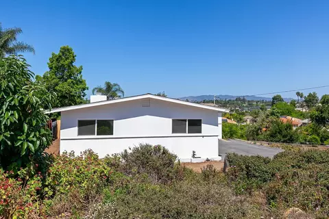 915 Mandarin Dr, Fallbrook, CA 92028 photo 5