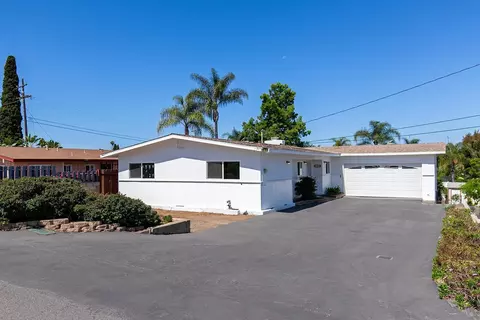 915 Mandarin Dr, Fallbrook, CA 92028 photo 2