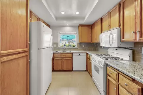 Kitchen - 677 Summer View Cir, Encinitas, CA 92024 photo 3 of 4