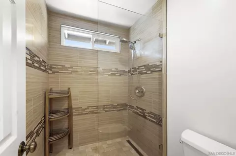 Bath - 677 Summer View Cir, Encinitas, CA 92024 photo 5 of 5