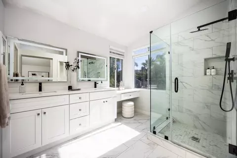 Bath - 5207 Silver Bluff Dr, Oceanside, CA 92057 photo 2 of 3