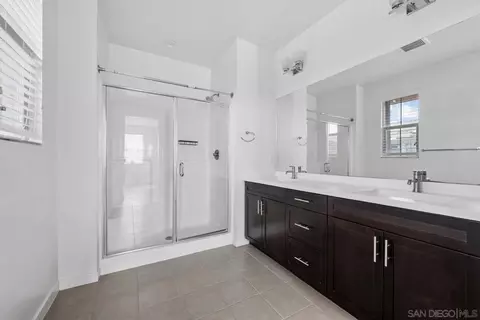 Bath - 2053 Tango Loop #3, Chula Vista, CA 91915 photo 2 of 3