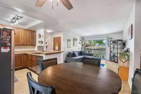 432 Edgehill Ln #82, Oceanside, CA 92054
