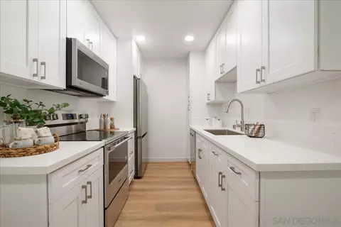 Kitchen - 8528 Via Mallorca #B, La Jolla, CA 92037 photo 2 of 3