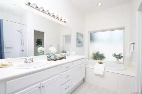 Bath - 1718 Dancer Pl, Escondido, CA 92026 photo 1 of 4
