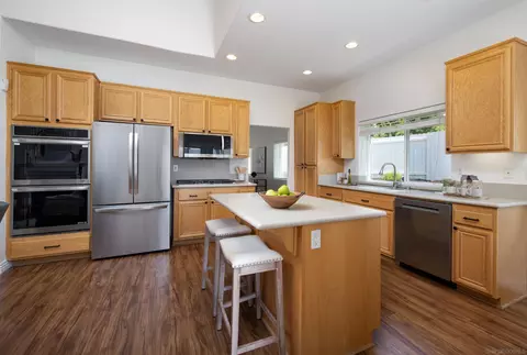 Kitchen - 1718 Dancer Pl, Escondido, CA 92026 photo 2 of 3