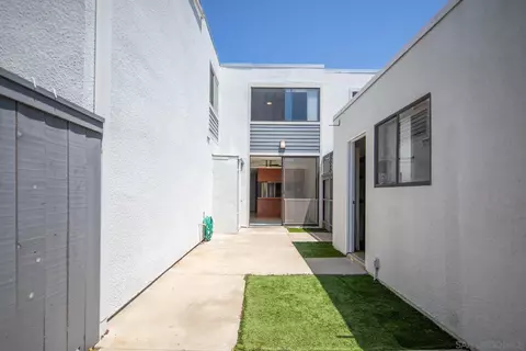 Exterior - 426 Palm Ave, Coronado, CA 92118 photo 5 of 12