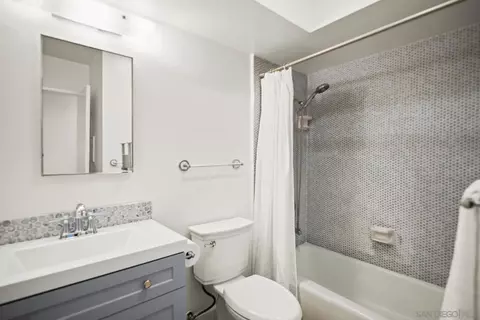 Bath - 426 Palm Ave, Coronado, CA 92118 photo 2 of 4