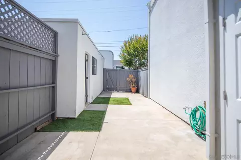 Exterior - 426 Palm Ave, Coronado, CA 92118 photo 4 of 12