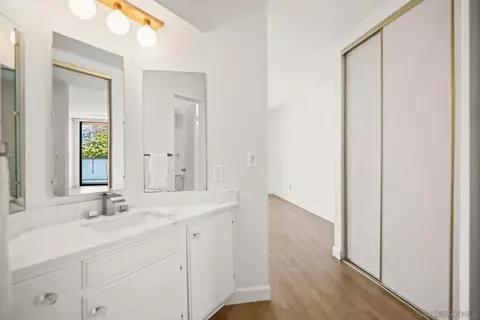 Bath - 426 Palm Ave, Coronado, CA 92118 photo 3 of 4