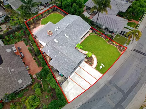 8820 Nottingham Pl, La Jolla, CA 92037 photo 3