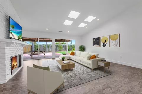 8820 Nottingham Pl, La Jolla, CA 92037 photo 5