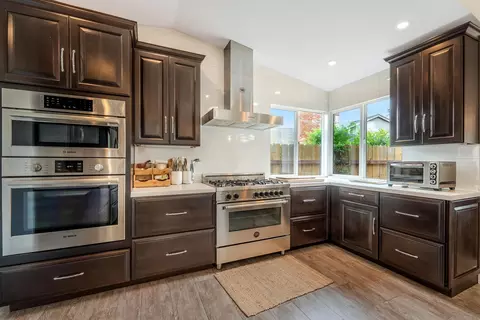 8820 Nottingham Pl, La Jolla, CA 92037 photo 6