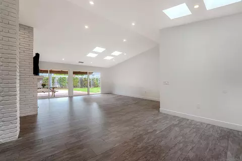 8820 Nottingham Pl, La Jolla, CA 92037 photo 17