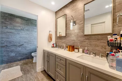 8820 Nottingham Pl, La Jolla, CA 92037 photo 11