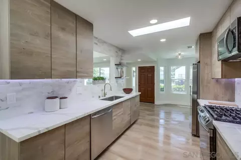 Kitchen - 175 Bronze Way, Vista, CA 92083 photo 2 of 4