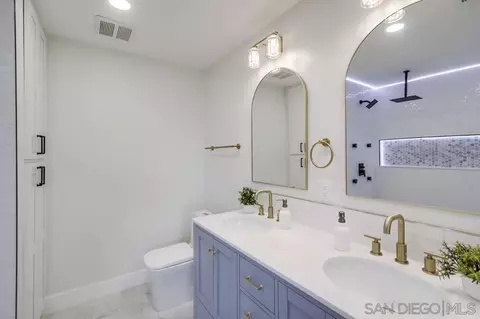 Bath - 175 Bronze Way, Vista, CA 92083 photo 6 of 8