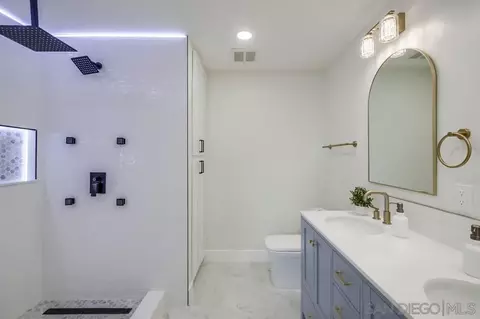 Bath - 175 Bronze Way, Vista, CA 92083 photo 5 of 8