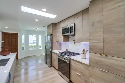 Kitchen - 175 Bronze Way, Vista, CA 92083 photo 3 of 4
