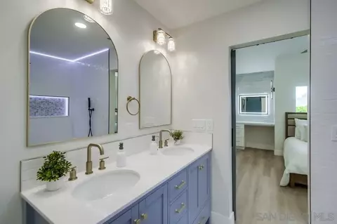 Bath - 175 Bronze Way, Vista, CA 92083 photo 8 of 8