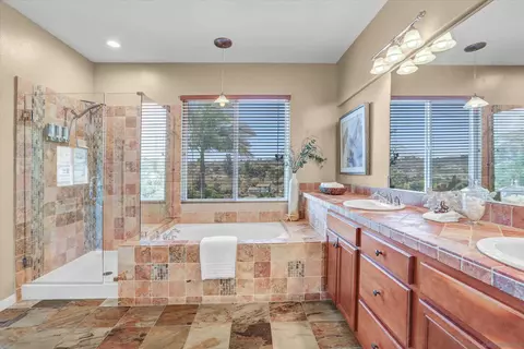 Bath - 9143 Soldin Ln, El Cajon, CA 92021 photo 3 of 4