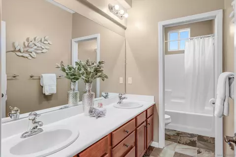 Bath - 9143 Soldin Ln, El Cajon, CA 92021 photo 2 of 4