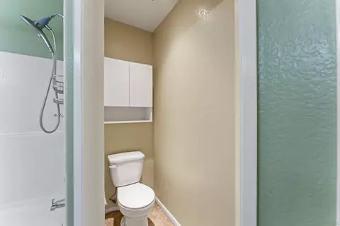 Bath - 2454 Hialeah Ln, Alpine, CA 91901 photo 4 of 4