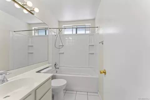 Bath - 2454 Hialeah Ln, Alpine, CA 91901 photo 2 of 4
