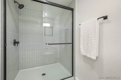 Bath - 16513 Calle Ana, Poway, CA 92064 photo 5 of 6