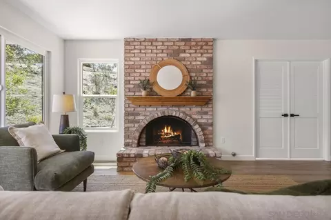 Living - 16513 Calle Ana, Poway, CA 92064 photo 4 of 5