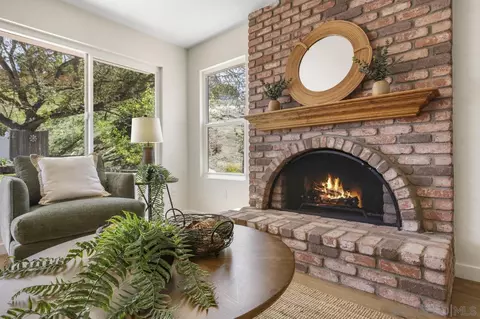 Living - 16513 Calle Ana, Poway, CA 92064 photo 3 of 5