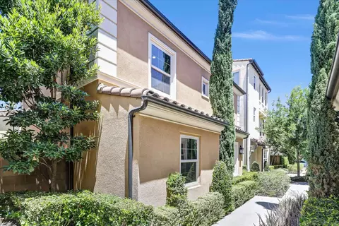 71 Kestrel, Irvine, CA 92618 photo 2